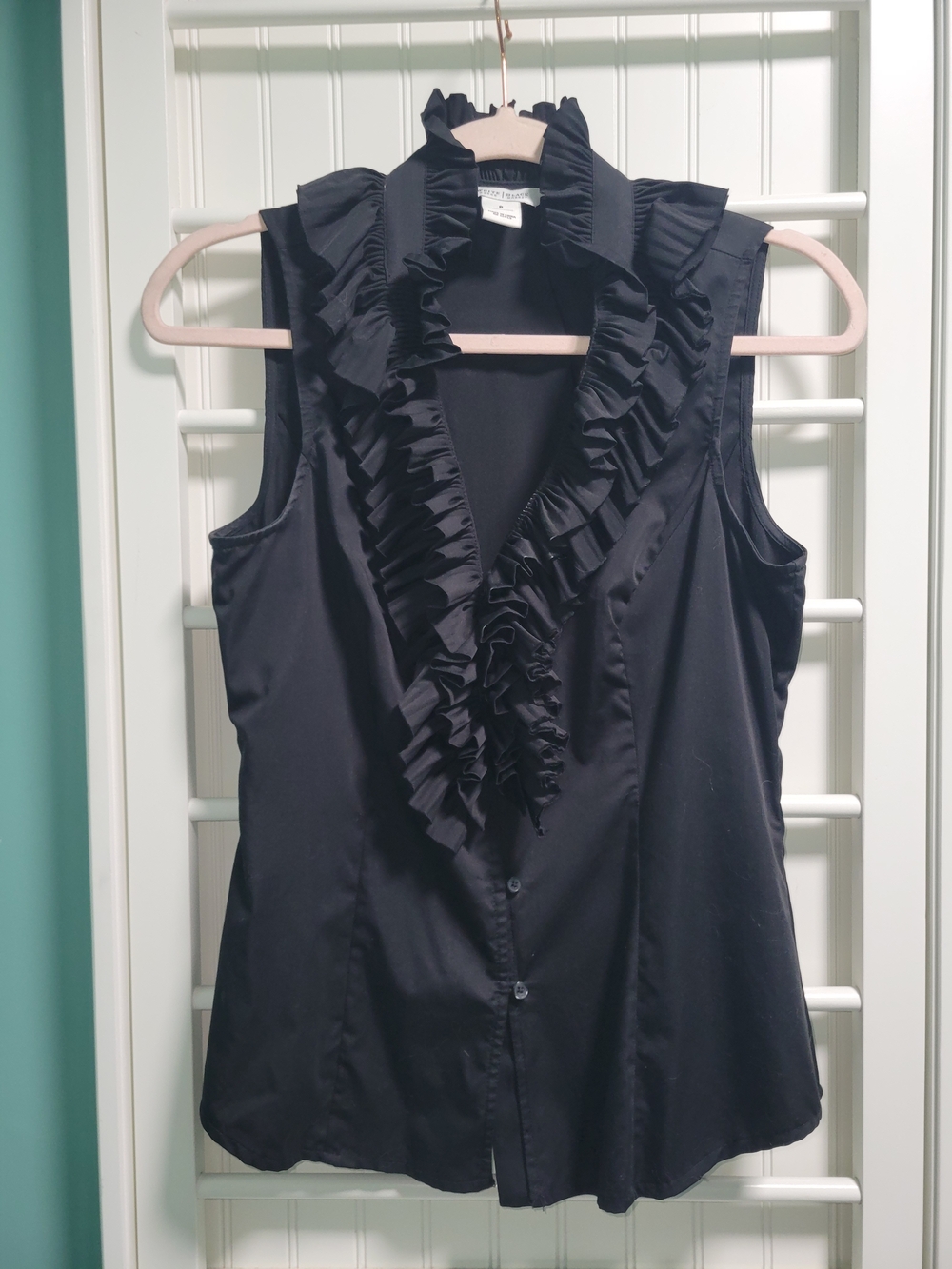 White House Black Market Black Sleeveless Ruffle-Trim Blouse Size 8. EUC